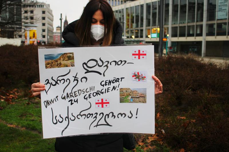მაინის ფრანკფურტში ქართველმა ემიგრანტებმა დავითგარეჯის საქმესთან დაკავშირებით აქცია ჩაატარეს