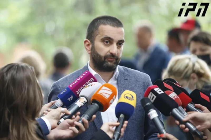 "ვასილ მახარაძემ  თავდაყირა დააყენა ბრალდების ვერსია, თითქოს,  შაქარაშვილს 5 პირი მისდევდა, სცემეს და წყალში ჩააგდეს" - ზ.ხ.-ს ადვოკატი