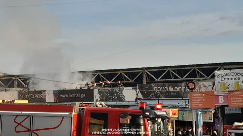 ხანძარი ლილოს ბაზრობაზე - ფოტოები ადგილიდან, სადაც 11 სახანძრო მუშაობს