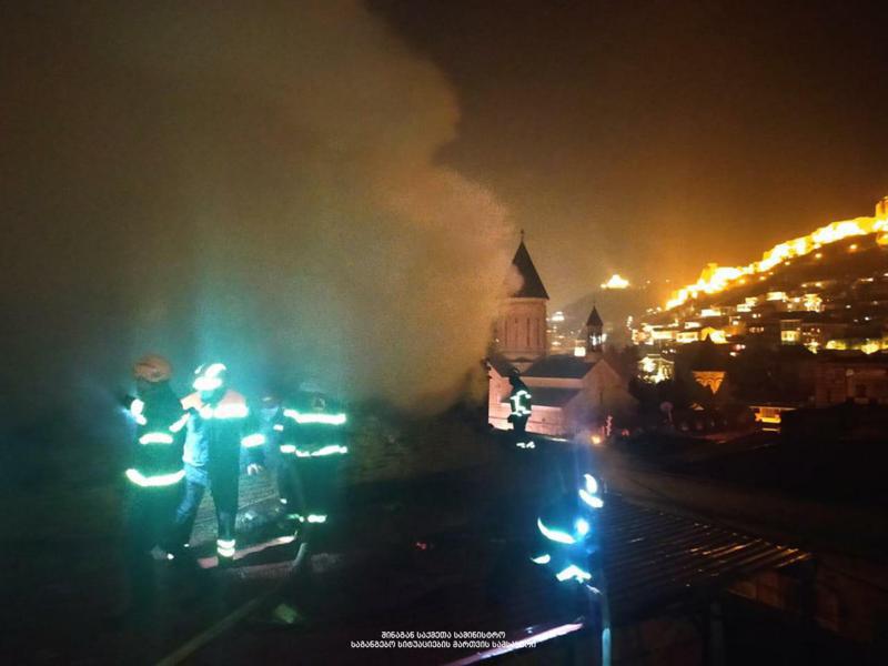 თბილისში, გრიგოლ ხანძთელის ქუჩაზე ხანძარი ლიკვიდირებულია - ადგილზე 12 სახანძრო მუშაობდა