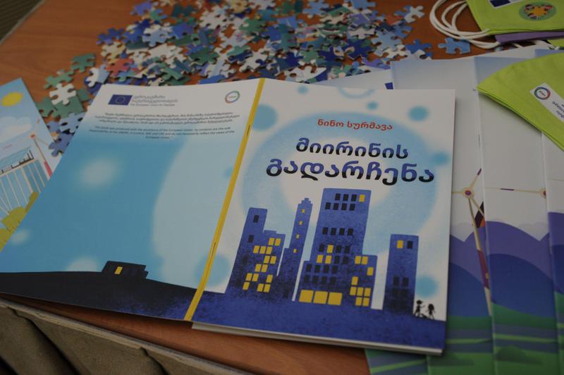 სემეკმა სკოლის მოსწავლეებისათვის ენერგეტიკის შესახებ  სპეციალურად შექმნილი მოთხრობისა და საგნების გადაცემა დაიწყო