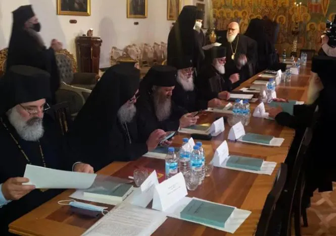 რა წერია საპატრიარქო წმინდა სინოდის სხდომის განჩინებაში?