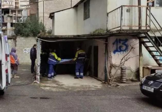 ბათუმში დაჭრილი მამაკაცი იპოვეს, რომელიც დახმარებას ითხოვდა