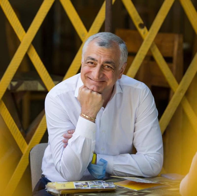 ბინები თბილისსა და ლონდონში, აგარაკები, წილები ათობით კომპანიაში - როგორ გამოიყურება მამუკა ხაზარაძის შთამბეჭდავი ქონებრივი დეკლარაცია?