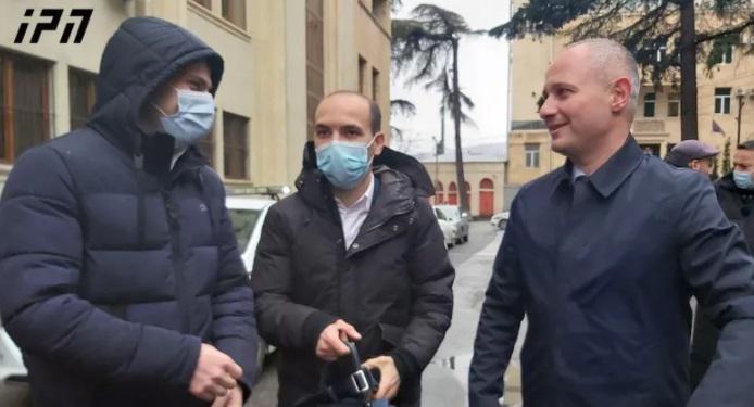 ნიკა მელიას ადვოკატებს პარლამენტში შესვლის უფლებას არ აძლევენ