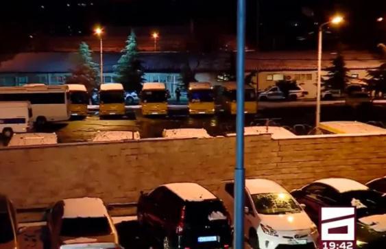 რა განმარტებას აკეთებს შსს გავრცელებულ ინფორმაციაზე, რომ ენმ-ს ოფისთან პოლიციის განსაკუთრებული მობილიზებაა