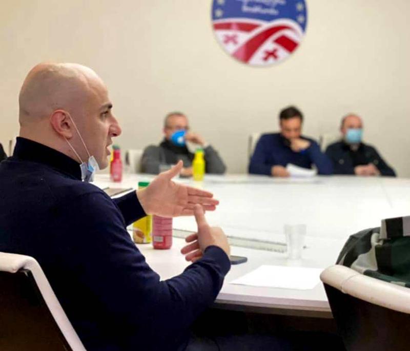 ნიკა მელიამ ღამე პარტიის ოფისში გაათენა