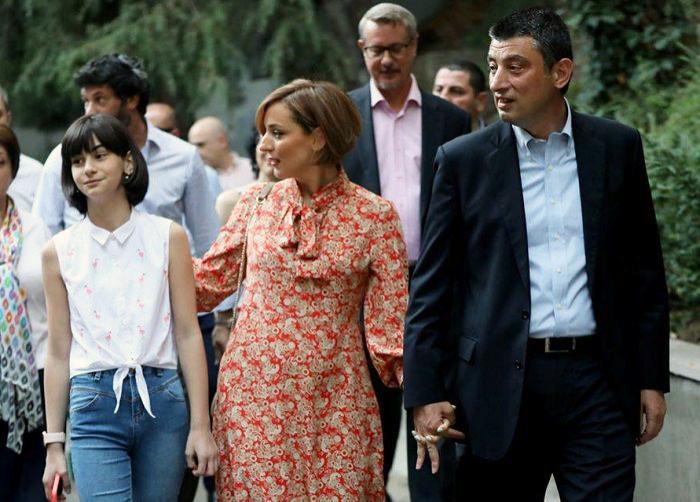 რა ქონებით დატოვა პრემიერმა თანამდებობა - გიორგი გახარიას ოჯახური შემოსავლები