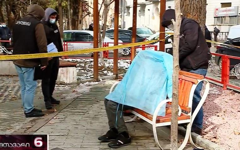 უზნაძის ქუჩაზე, სკვერში გაყინული მამაკაცი იპოვეს