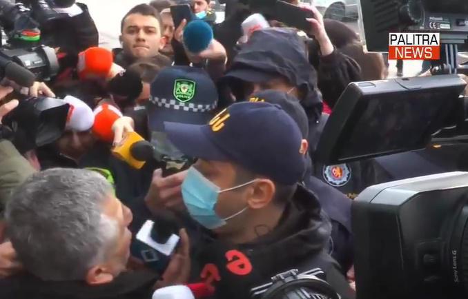 "ნაციონალური მოძრაობის" ცენტრალურ ოფისში შსს-ს წარმომადგენლები მივიდნენ - რა ვითარებაა ადგილზე (LIVE)