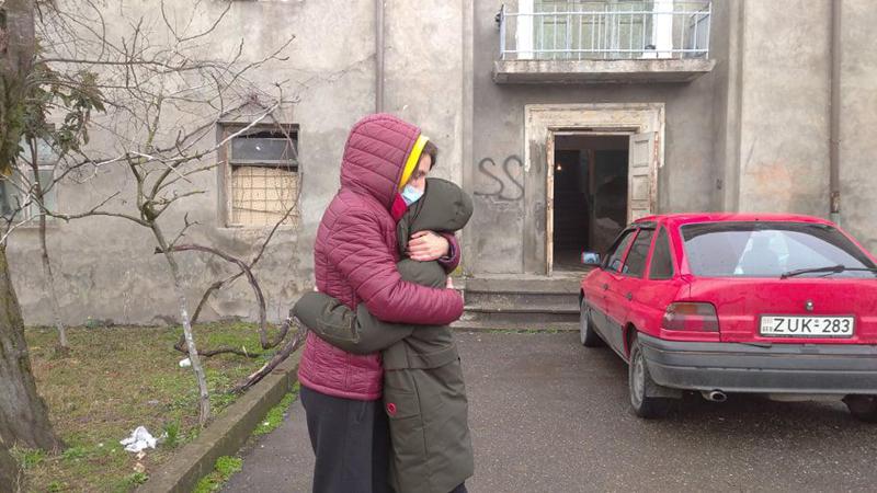 სამტრედიაში გაუჩინარებული ბავშვები სტადიონზე იპოვეს - "ბანკომატმა თანხა ჩაუყლაპა და სახლში მისვლის შეეშინდათ"