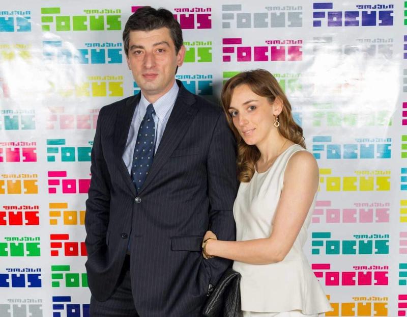 გიორგი გახარიას და მისი მეუღლის უცნობი ფოტო, რომელიც “ფეისბუქზე” ვრცელდება