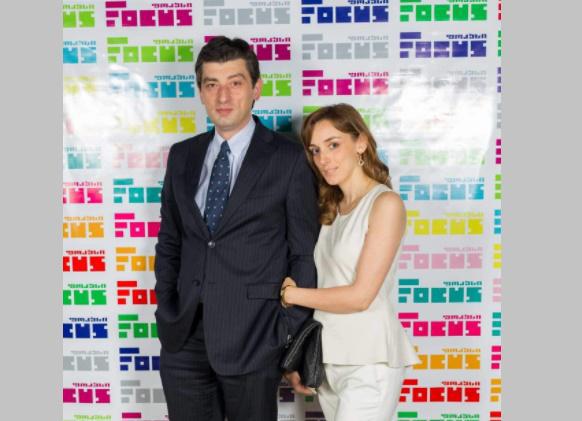 გიორგი გახარიას და მისი მეუღლის უცნობი ფოტო, რომელიც “ფეისბუქზე” ვრცელდება