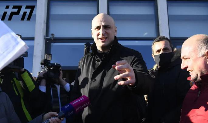 "ყველა ავტოსატრანსპორტო საშუალებას საბარგულს უმოწმებენ... ისე არ გავალ ამ შენობიდან, რომ საბარგულში მოვთავსდე" - ნიკა მელია