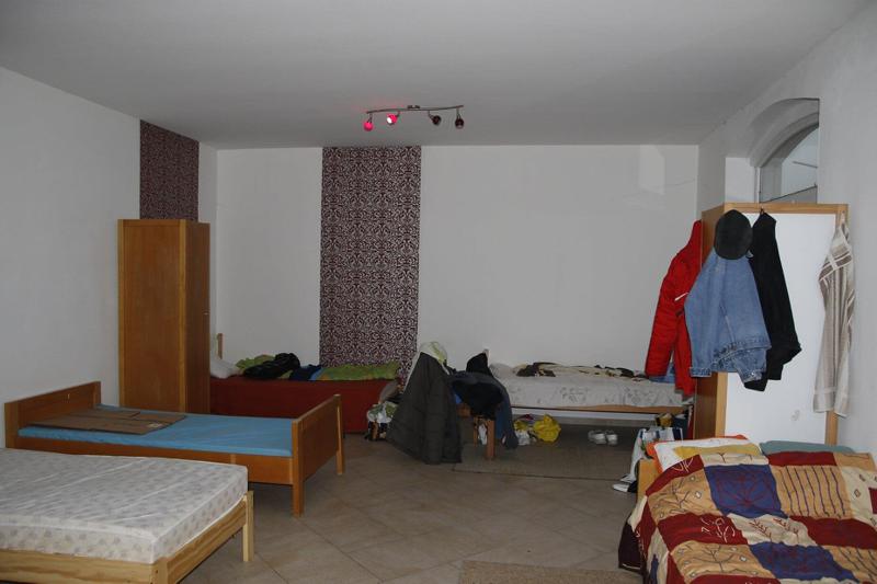 "იციან რა პირობებში ცხოვრობენ? რომ თვეში 300 ევროს იხდიან საწოლში?" - რას წერს გერმანელი არქიტექტორი გერმანიაში მიგრანტების სამუშაო პირობებზე