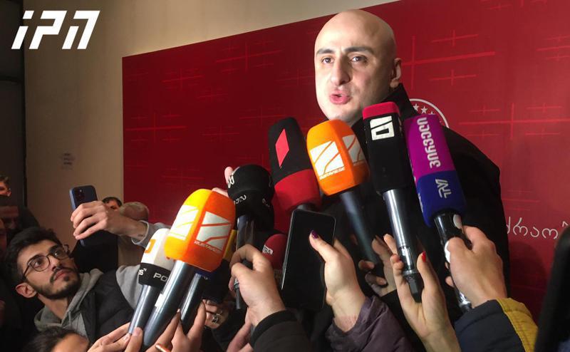 "დღეს თუ ხვალ, მოვლენ მონები, ნიღბებით, ცრემლსადენი გაზით, ხელკეტებით - მინდა გთხოვოთ, ჩვენ დავუპირისპიროთ ბევრი ტაში, სიმღერა, ოვაცია" - ნიკა მელია