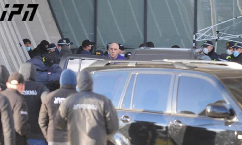 "ძალადობა და ქაოსი თბილისში... პრემიერი გიორგი გახარია მელიას დაკავების საკითხზე გუნდთან შეუთანხმებლობის გამო გადადგა" - რას წერენ უცხოურ მედიაში ნიკა მელიას დაკავებაზე