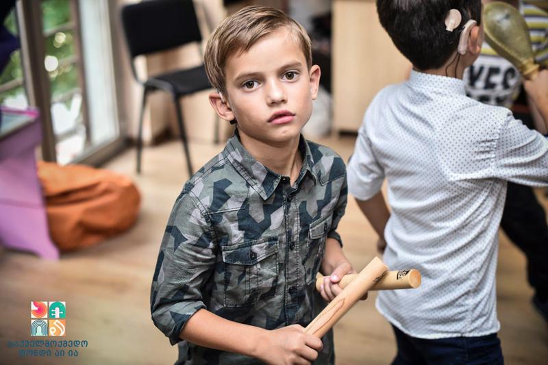 სმენაზე ზრუნვა ყველასთვის - 25 თებერვალი კოხლეარული იმპლანტის დღეა