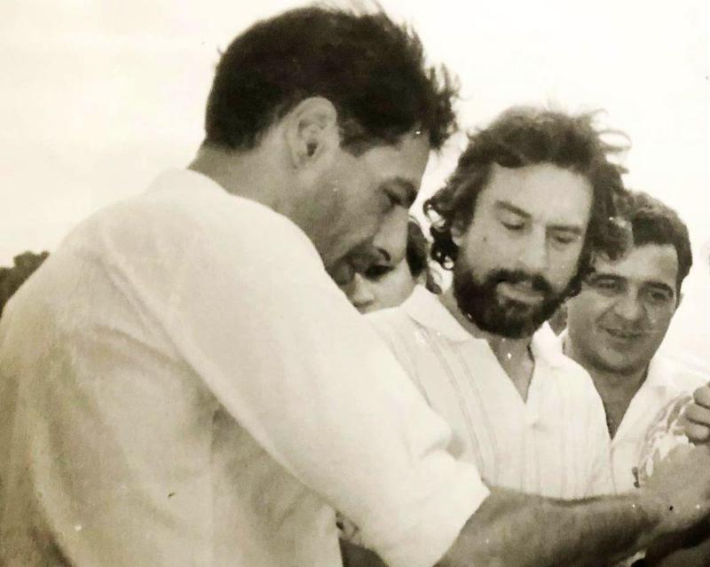 ზურა ყიფშიძე რობერტ დე ნიროსთან გადაღებულ უცნობ ფოტოებს აქვეყნებს, კადრში ჩანს მისი ახალგაზრდა მეუღლე