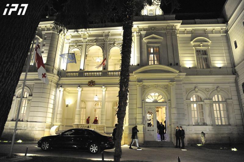 შარლ მიშელის ორგანიზებით, ხელისუფლებისა და ოპოზიციის წარმომადგენლები ერთმანეთს ხვდებიან