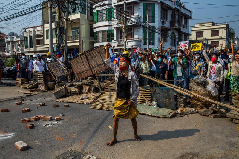 სისხლიანი დარბევა მიანმარში -  პოლიციამ პროტესტანტებს ცეცხლი გაუხსნა (+ ფოტოები)