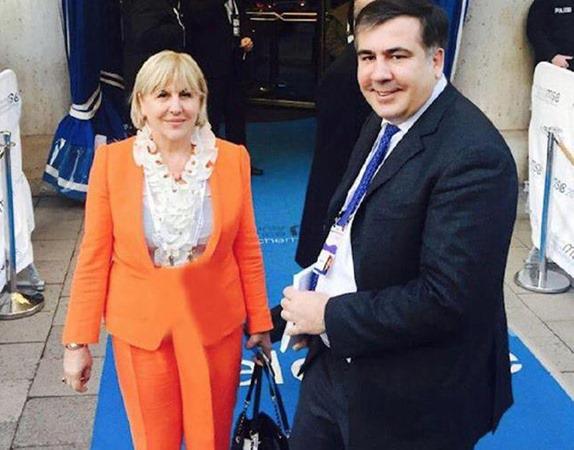 როგორ ულოცავს მიხეილ სააკაშვილის გიული ალასანიას დედის დღეს?