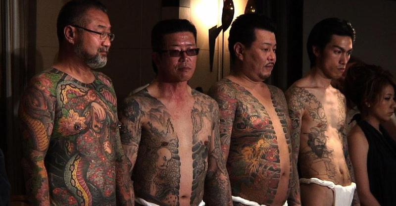 იაკუძა - იაპონური მაფია შემზარავი ტრადიციებით, რომლის წევრებსაც მთელი სხეული ჰქონდათ მოხატული