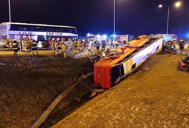 "მგზავრების უმეტესობას ეძინა, მათ არ ეკეთათ ღვედები" - პოლონეთში ავტობუსი არხში გადავარდა, დაღუპულია 6 ადამიანი