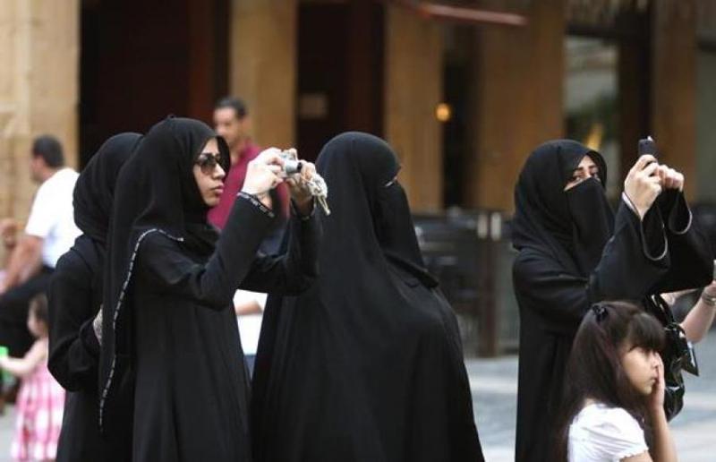 შვეიცარიაში მოსახლეობამ საჯარო ადგილებში სახის დაფარვის, მათ შორის ბურკასა და ნიქაბის ტარების აკრძალვას მხარი დაუჭირა