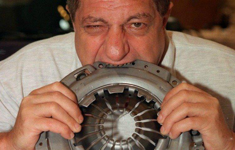 კაცი, რომელმაც თვითმფრინავი შეჭამა - ფრანგი "ყველაფრისმჭამელის" უცნაური უნარი