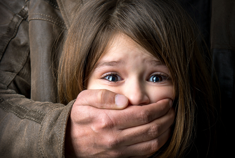 12 წლის შვილიშვილის გაუპატიურებაში ბრალდებულ 60 წლის ბაბუას, ხაშურის რაიონულმა სასამართლომ, 16-წლიანი პატიმრობა მიუსაჯა