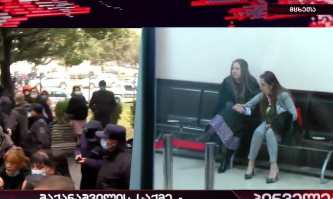 გიორგი შაქარაშვილის საქმეზე სამი პირისთვის განაჩენის გამოცხადებას ხმაური მოჰყვა - რა ვითარებაა მცხეთის სასამართლოში?