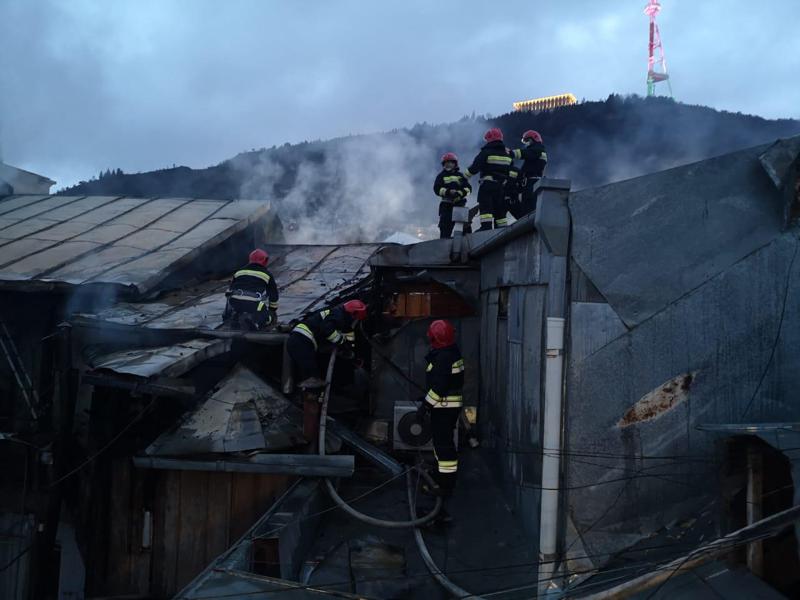 ხანძარი მთაწმინდაზე - მოხდა მოსახლეობის ევაკუაცია, რადგან ცეცხლის გავრცელების საფრთხე არსებობდა