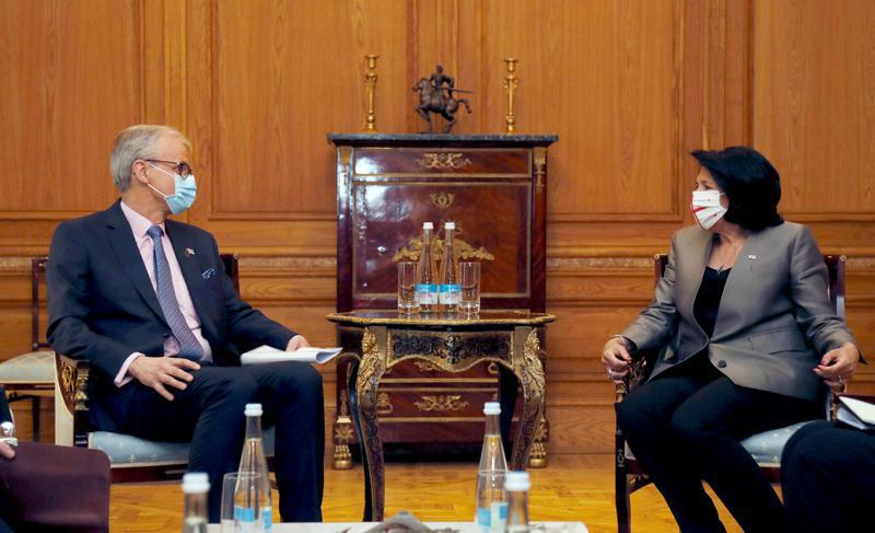 შარლ მიშელის პირადი წარმომადგენელი უკვე საქართველოშია და 1-ლ შეხვედრას პრეზიდენტთან მართავს - როგორია კრისტიან დანიელსონის დღის წესრიგი