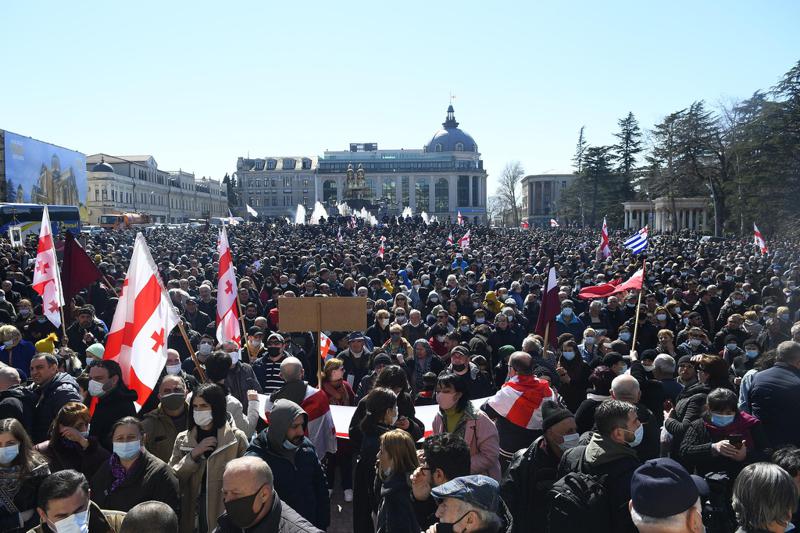 ქუთაისში "ნამახვანჰესის" წინააღმდეგ აქციის მონაწილეებს ახალი მოთხოვნა აქვთ - "გადადგეს ნათია თურნავა"