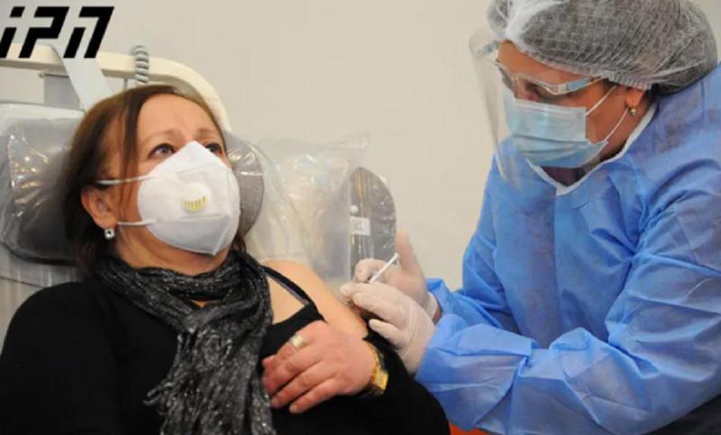 "პანდემიის დამარცხება მხოლოდ იმუნიზაციით არის შესაძლებელი" - მარინა ეზუგბაიამ კორონავირუსის საწინააღმდეგო ვაქცინა საჯაროდ გაიკეთა