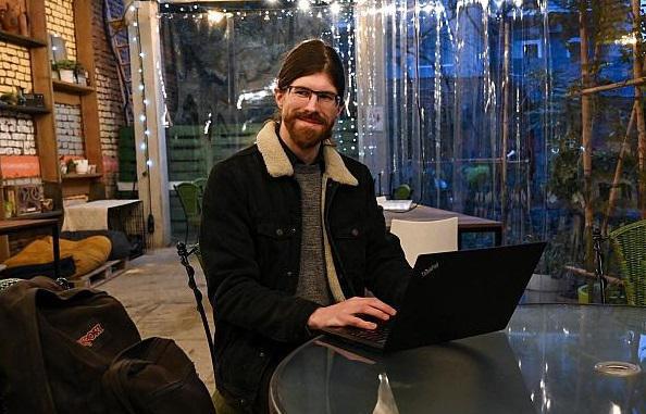 "იაფი ცხოვრება, საუკეთესო  Wi-Fi და უსაფრთხო გარემოცვა: რატომ ჩადიან "ციფრული მომთაბარეები“ საქართველოში“ - რას წერენ ფრანგული გამოცემები