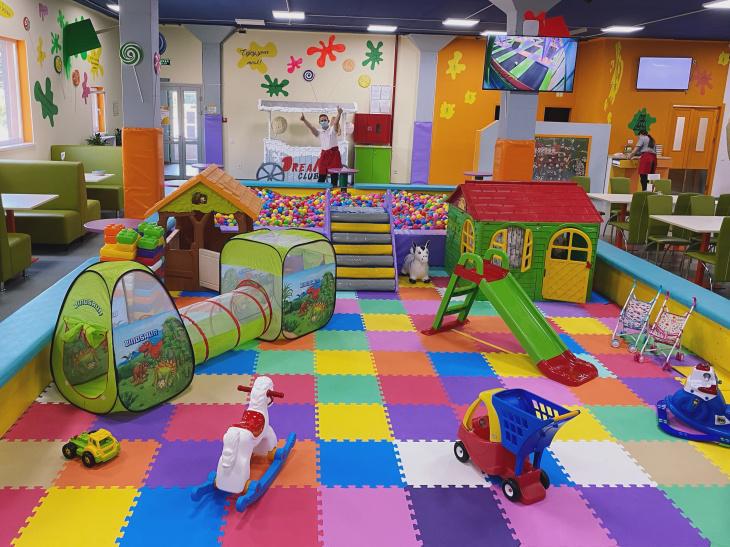 1-ელი აპრილიდან მუშაობას საბავშვო გასართობი ცენტრები და კინოთეატრები განაახლებენ - როგორი იქნება შეზღუდვების მოხნის შემდეგი ეტაპი