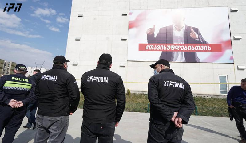 "ნაცმოძრაობის" ოფისის მისამართით გასროლის ფაქტზე კახეთში 29 წლის მამაკაცი დააკავეს