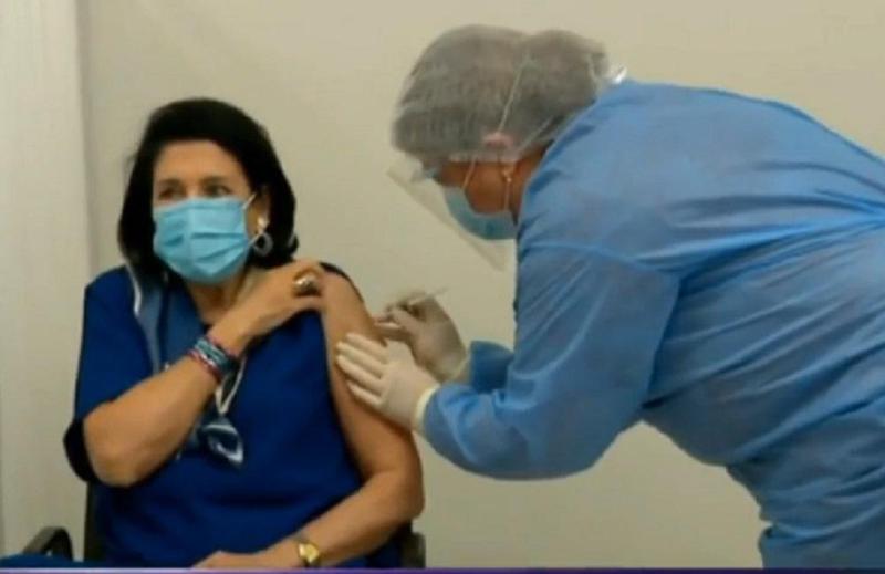 სალომე ზურაბიშვილმა კორონავირუსის საწინააღმდეგო ვაქცინა პირდაპირ ეთერში გაიკეთა