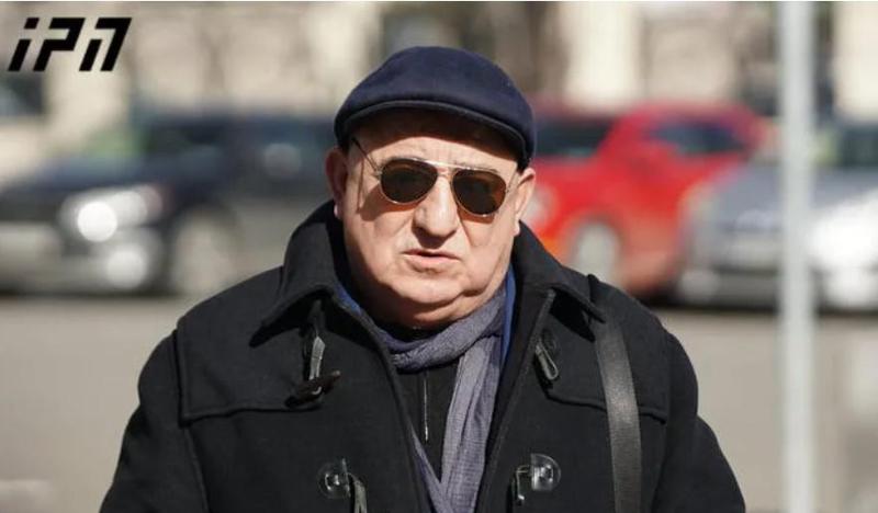 "ქალბატონს ბოდიშს უხდის კოცნის გამო" - წულაიას ადვოკატის თქმით, პოლიტიკოსი ლოყაზე კოცნის გამოა დაკავებული