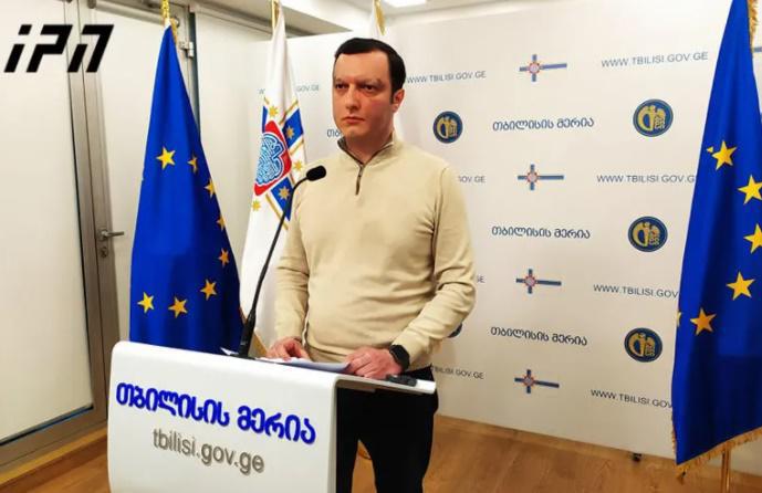 "გავრცელდა ინფორმაცია, რომ ნუცუბიძე-ვაშლიჯვრის გზასთან მდებარე ფერდზე ახალი ნაპრალები გაჩნდა, მოსახლეობაში პანიკის დათესვა ხდება" - ბენდელიანი