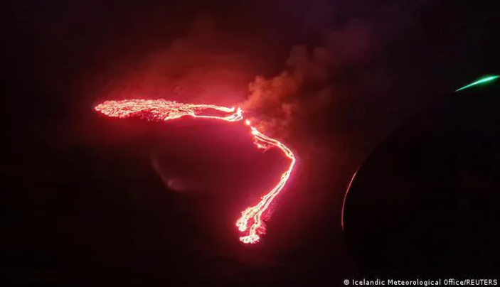 ისლანდიაში დიდი ხნის მიძინებული ვულკანი ამოიფრქვა - უდიდეს აეროპორტში შეწყვეტილია ფრენები