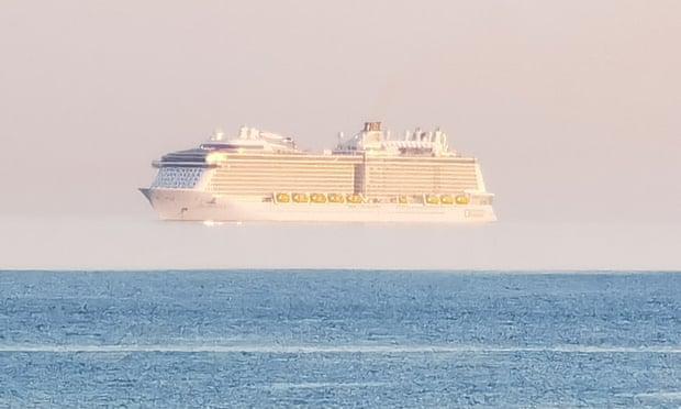 "მფრინავი გემი 3“ - კიდევ ერთი "ჰაერში მოლივლივე" ტანკერი და შთამბეჭდავი მირაჟული სანახაობა ბრიტანეთში