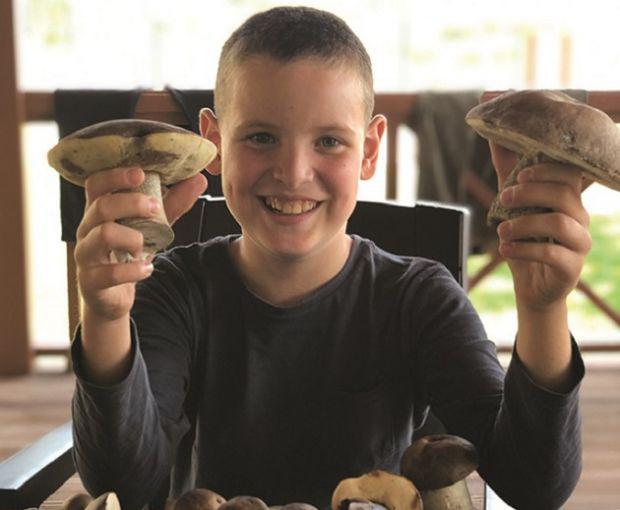 "დედა თითქმის სულ საავადმყოფოშია, მე იქ არ მიშვებენ, პატარა ხარო..." - საზარელმა ავარიამ მამა იმსხვერპლა, პატარა ნიკიტა კი სიცოცხლისთვის იბრძვის