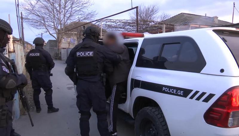 "ქურდული სამყაროს" წევრობისა და გამოძალვის ფაქტებზე ქვემო ქართლში ორი პირი დააკავეს