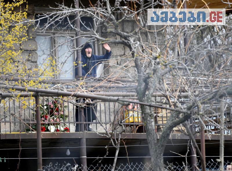 საოკუპაციო ძალების წარმომადგენლებმა დათა ვანიშვილის რამდენიმე ნათესავს დაკრძალვის ცერემონიაზე დასწრების ნება მისცეს