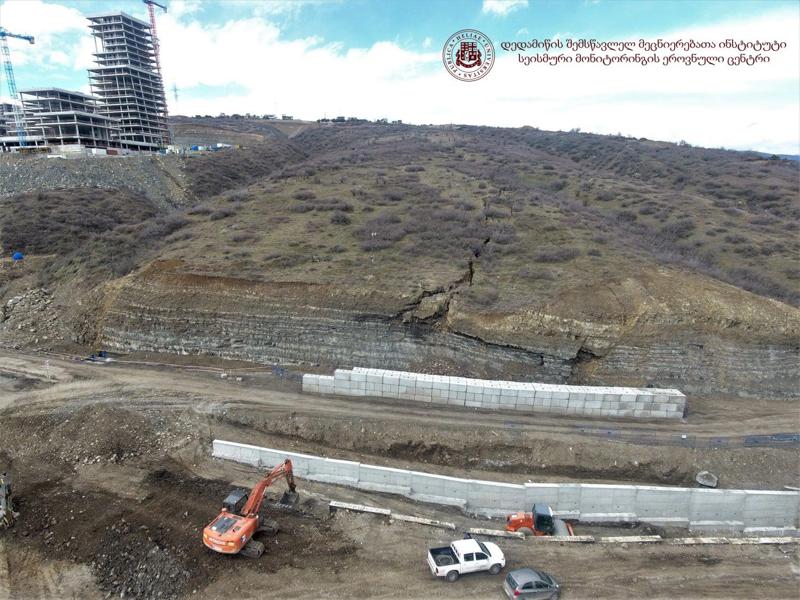 "ახლა მოსალოდნელია წვიმები და მთაც უფრო სწრაფად დაეშვება... სამუშაოები დროულად უნდა დაიწყოს" - რაში ხედავენ გამოსავალს სპეციალისტები?