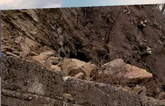 გუდამაყრის გზაზე კლდე ჩამოიშალა - 22 სოფელი გარე სამყაროს მოწყდა