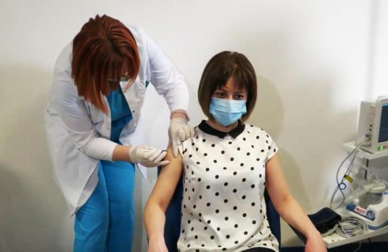 ეკატერინე ტიკარაძე კორონავირუსის საწინააღმდეგო "ასტრაზენეკას" ვაქცინით აიცრა